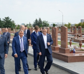 Парламентарии приняли участие в мероприятиях, посвященных 15-летию независимости Абхазии