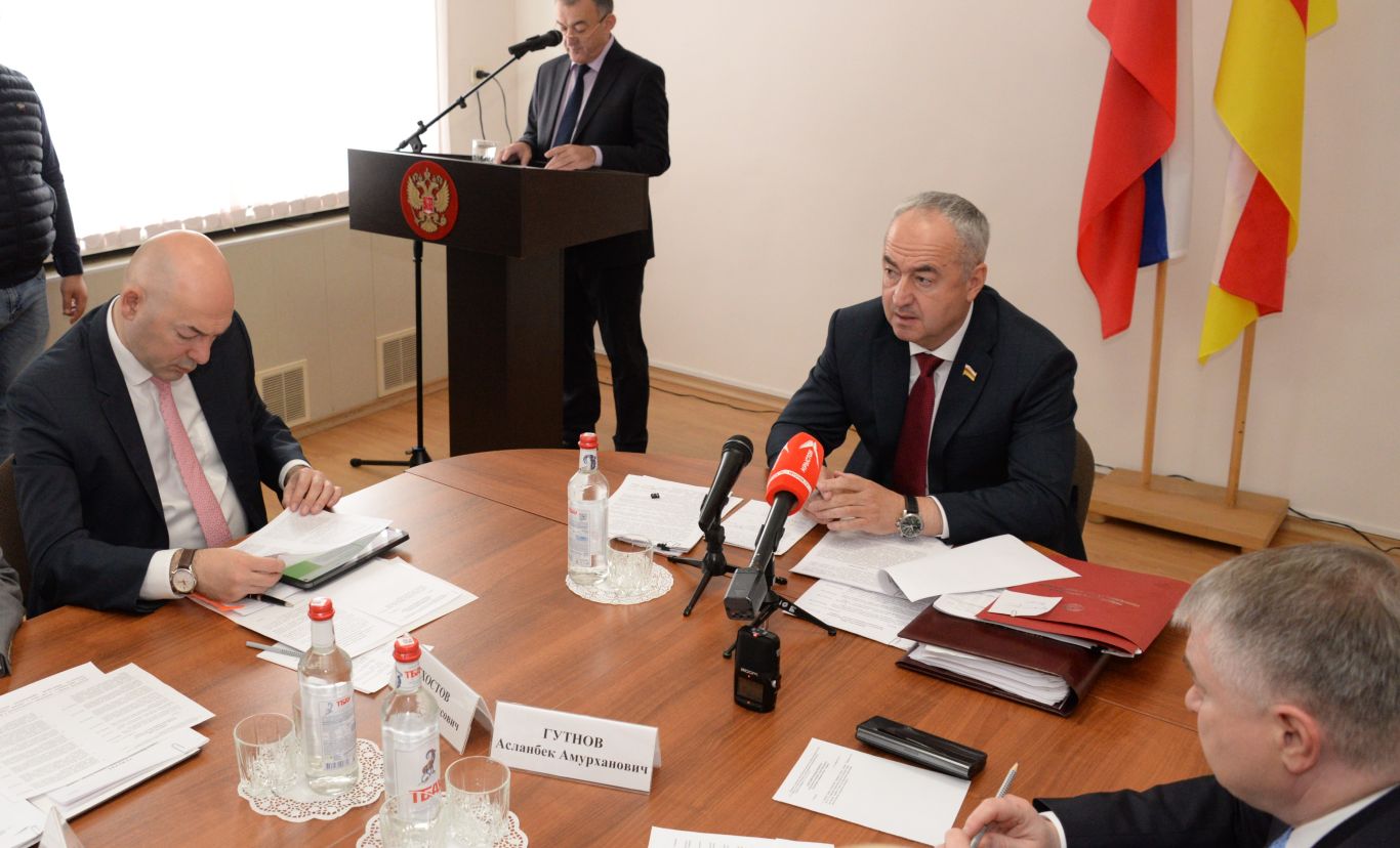 Таймураз Тускаев провел выездное заседание Совета Парламента РСО-Алания