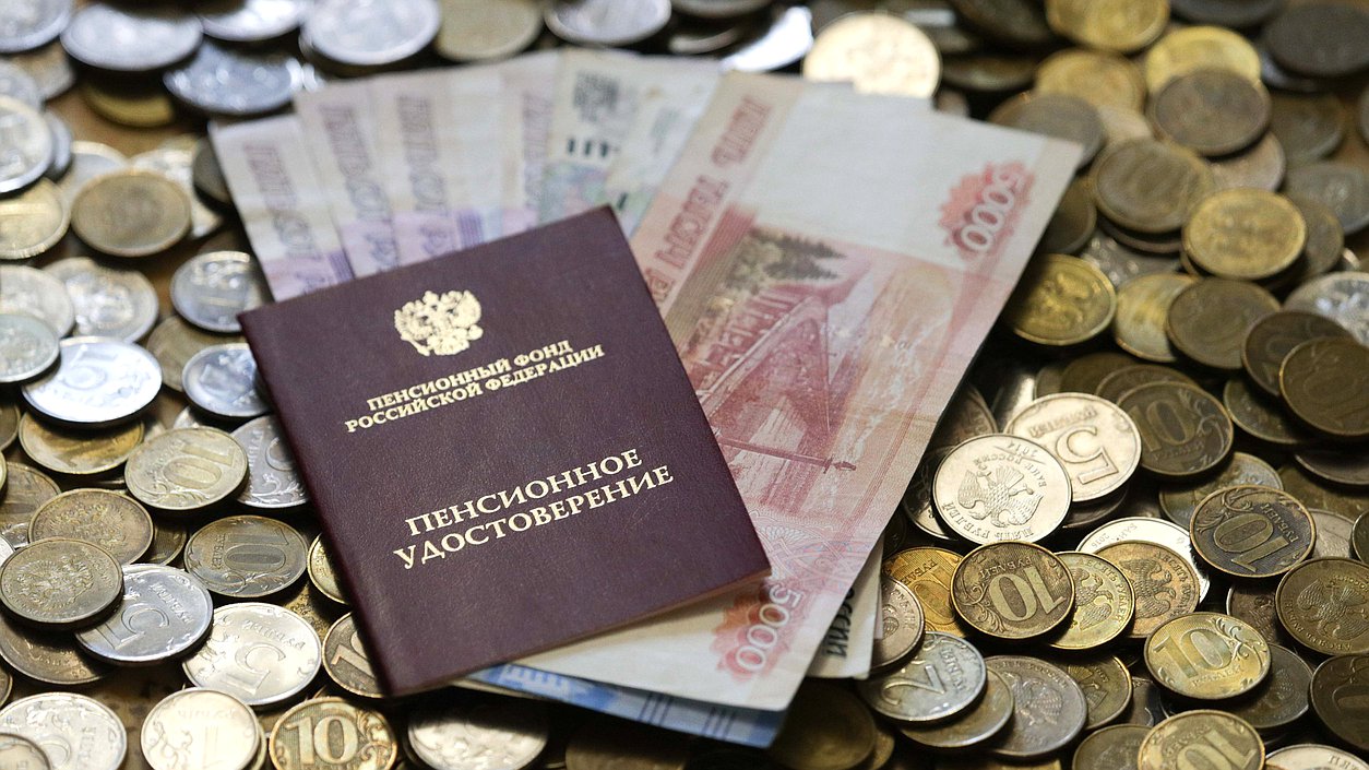 Госдума приняла закон о повышении пенсий военным пенсионерам