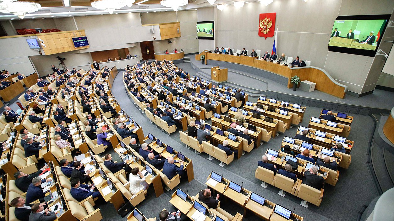 Госдума планирует запретить использование мобильных телефонов в школах