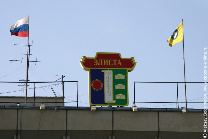 Депутаты на второй (внеочередной) сессии Народного Хурала (Парламента) РК рассмотрели 10 вопросов