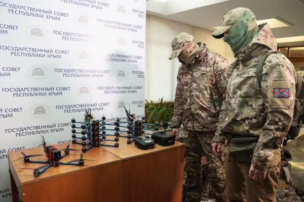 Спикеры парламента Крыма и партии ЛДПР передали военнослужащим дроны-камикадзе «Жириновский»