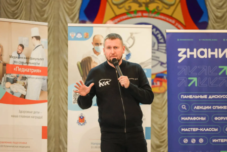 «Любите то, что делаете»: спикер Народного Совета ЛНР поделился с молодежью рецептом успеха