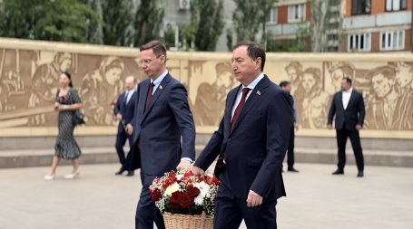 XIII Конференция Северо-Кавказской Парламентской Ассоциации стартовала в Дагестане с церемонии памяти героев