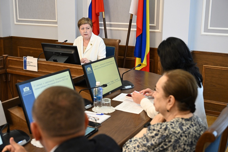 Профильный комитет донского парламента одобрил День работников опеки и поправки по доступной среде
