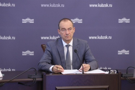  Спикер кубанского парламента Юрий Бурлачко.Детские здравницы нуждаются в поддержке – будем искать новые меры