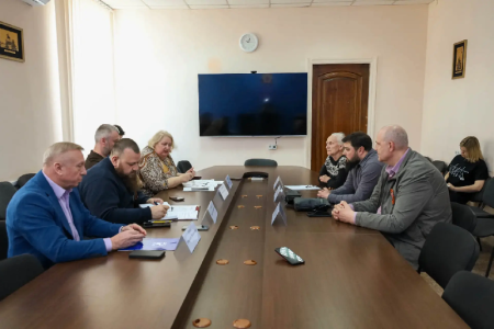 Конструктивный диалог в парламенте ЛНР: как решить вопрос с поездками к терапевту через весь город