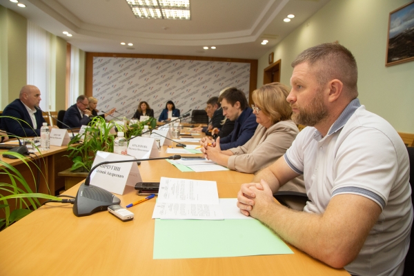 Готовность к зиме и новые меры поддержки: итоги заседания соцкомитета Госсовета Крыма