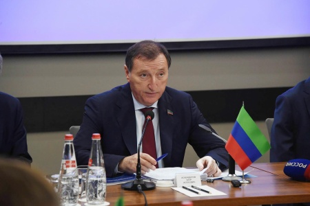 Спикер парламента Дагестана Заур Аскендеров — о Годе единства, паводках и стратегии СКПА на пять лет вперёд
