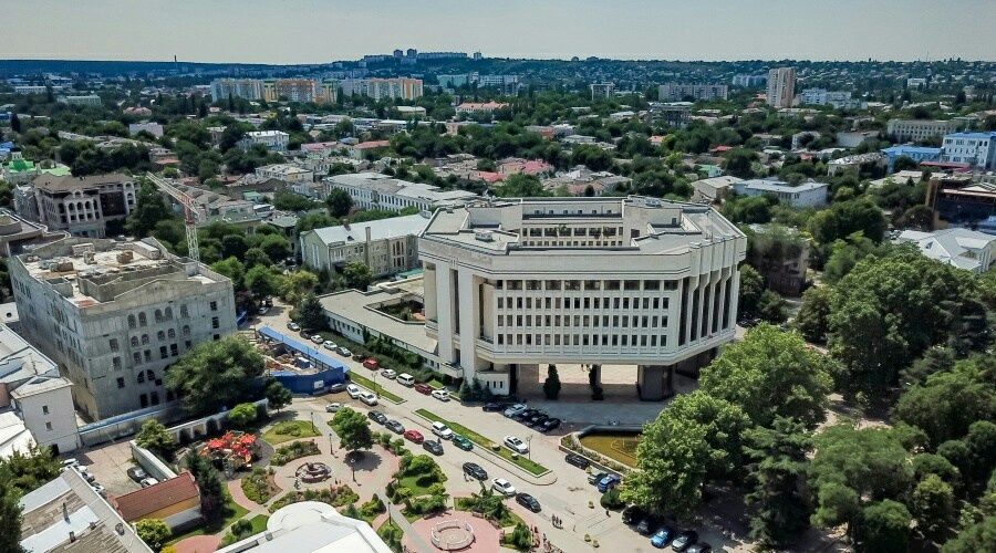 В Крыму обсудили поддержку ветеранов СВО: региональный парламент делится опытом трудоустройства