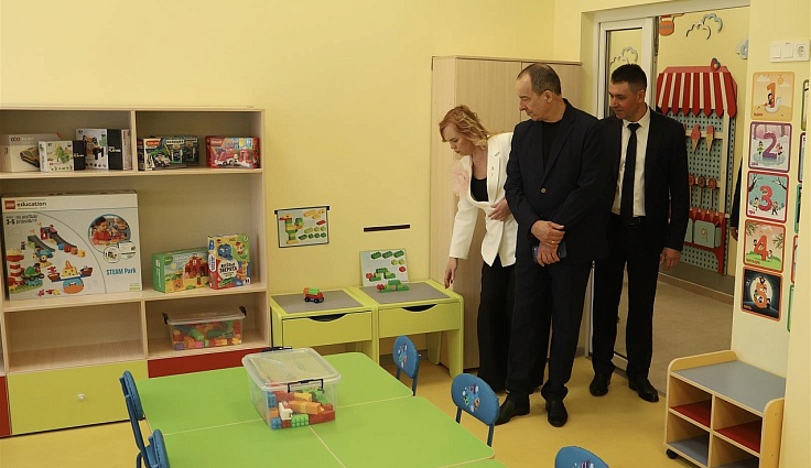 Спикер ЗСК Юрий Бурлачко проверил ход модернизации в Красноармейском районе Кубани : от детсадов до заводов