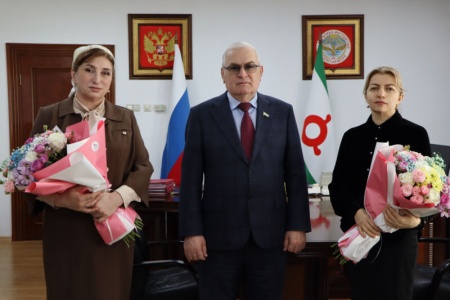 Весеннее тепло парламента: Магомет Тумгоев поздравил женщин-депутатов Народного Собрания Ингушетии с 8 Марта