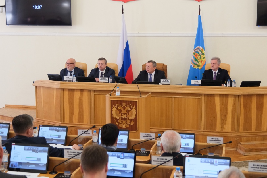 Парламент Астрахани поддержал оптимизацию штата чиновников при сохранении социальной сферы
