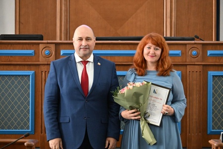 Стойкость и самоотверженность в условиях испытаний: спикер Законодательного Собрания Севастополя вручил почётные грамоты лучшим специалистам региона