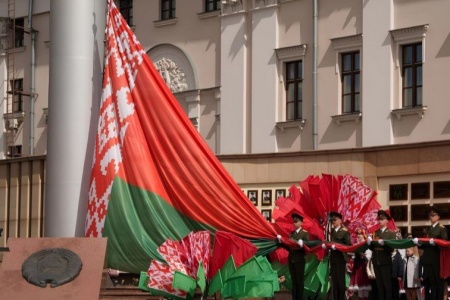 Пятилетие учреждения: в Беларуси празднуют День народного единства
