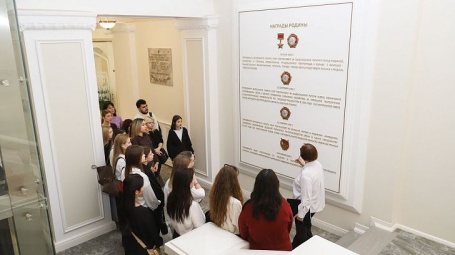 Студенты ВолГУ погрузились в историю и современность Волгоградской областной Думы