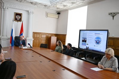 Телефон в руки — и о Севастополе: новый творческий проект городского парламента