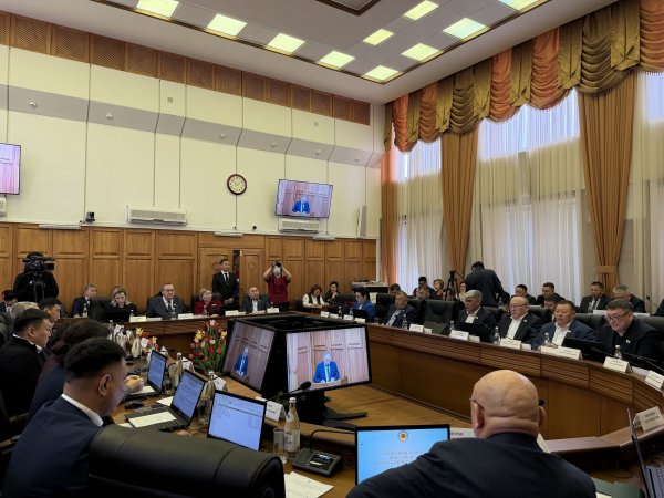 Спикер парламента Калмыкии Артем Михайлов призвал региональных муниципалов к открытости: итоги 29-й сессии парламента