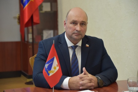 Председатель ЮРПА поздравляет с Днём рождения главу комитета ЮРПА по образованию, науке, культуре и информационной политике Б.К. Салаева