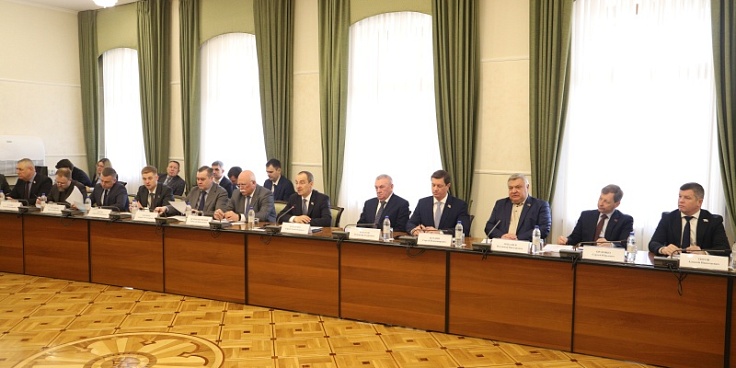 Кубанские законодатели проанализировали текущую ситуацию в экономике и соцсфере Красноармейского района