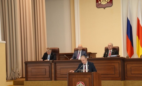 Более 30 вопросов: в Парламенте Северной Осетии обсудили медиасопровождение традиционных ценностей, благоустройство и новые законы