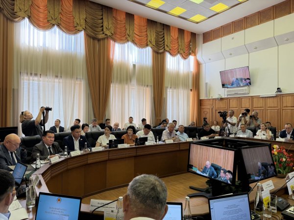 Парламент Калмыкии рассмотрел 24 вопроса: от судей до поддержки участников СВО