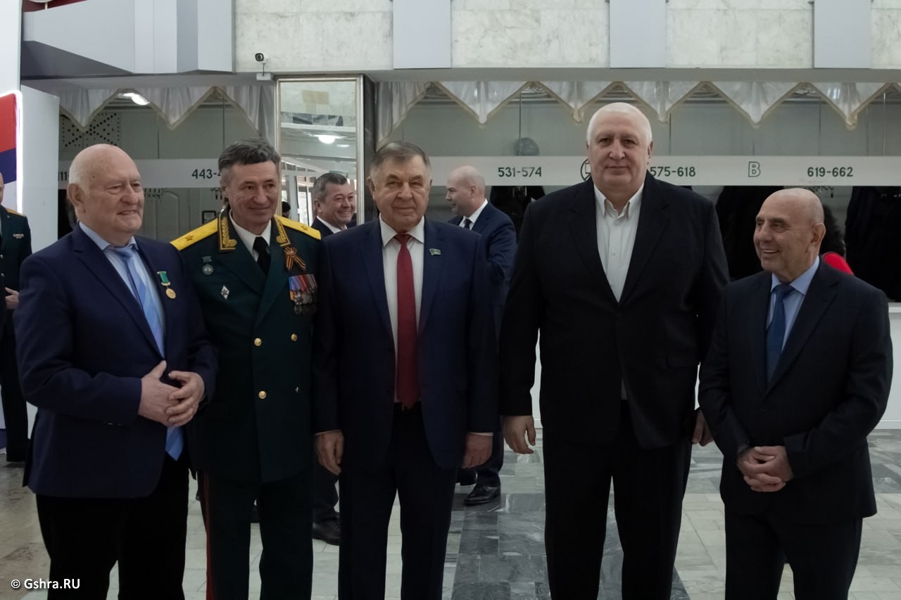 В.Нарожный:Сегодня День защитника Отечества приобретает особый смысл